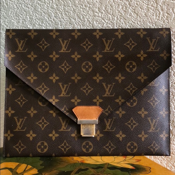 lv envelope clutch